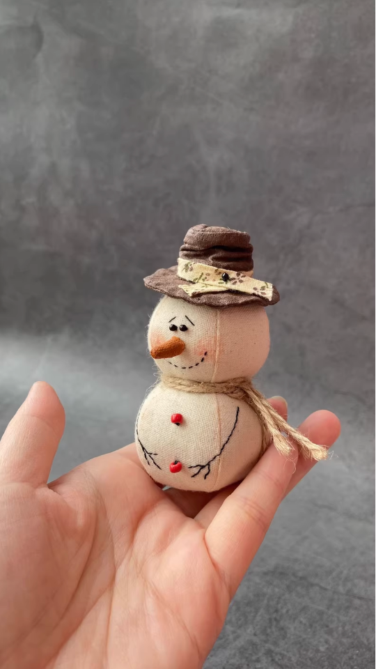 Ancient style fabric snowman pendant \ doll