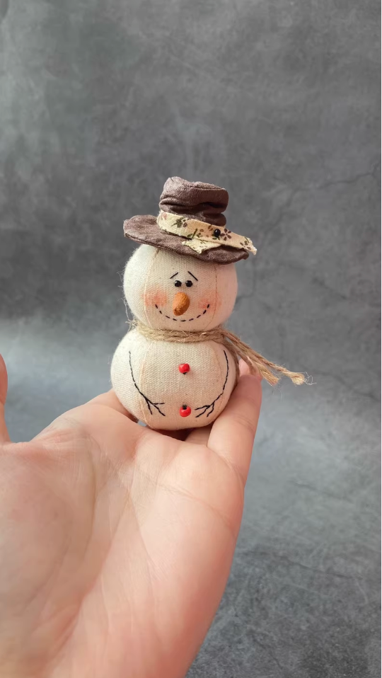 Ancient style fabric snowman pendant \ doll